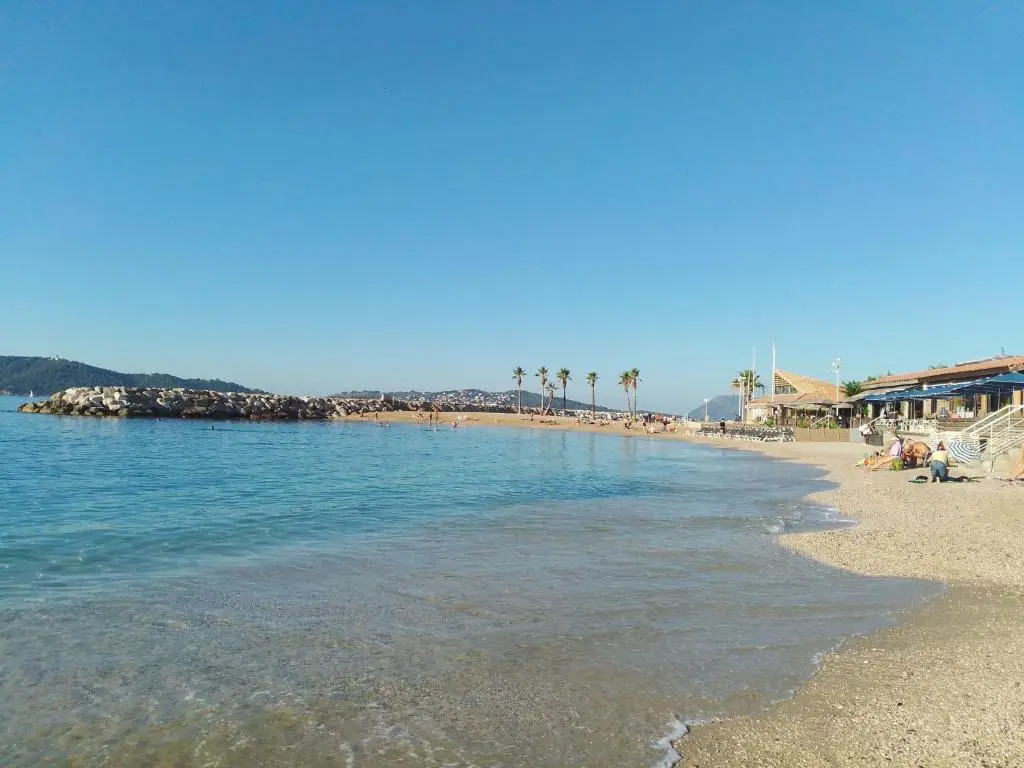 Typical Toulon apartment 50M beaches