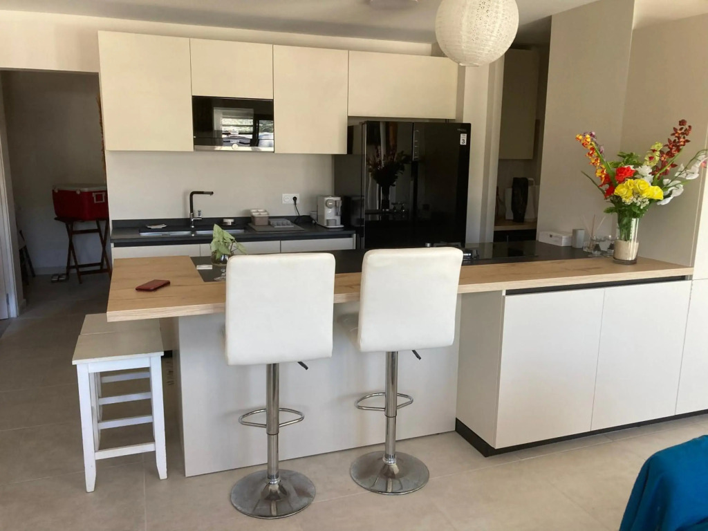 Standing Residence Tevai