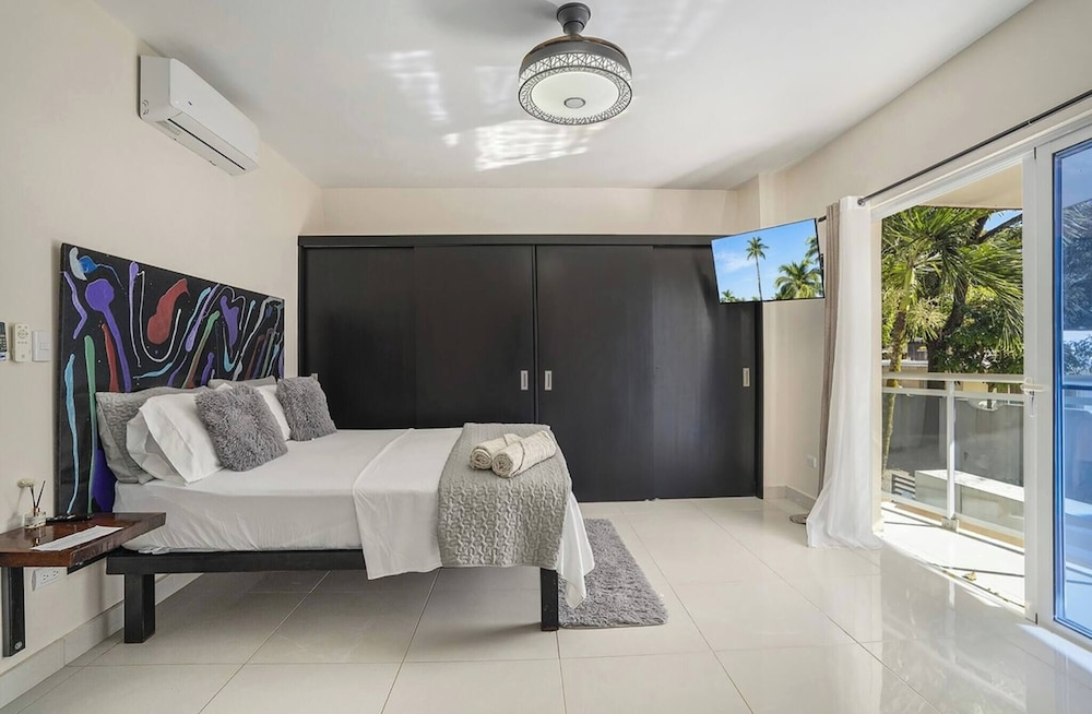Luxurious Bright and Stylish, 7 Bedroom Villa