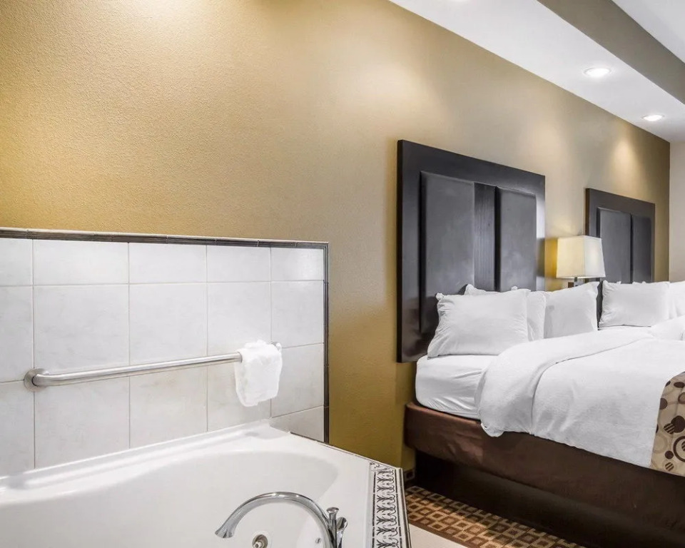 Comfort Suites