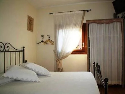 Alisee Bed  Breakfast