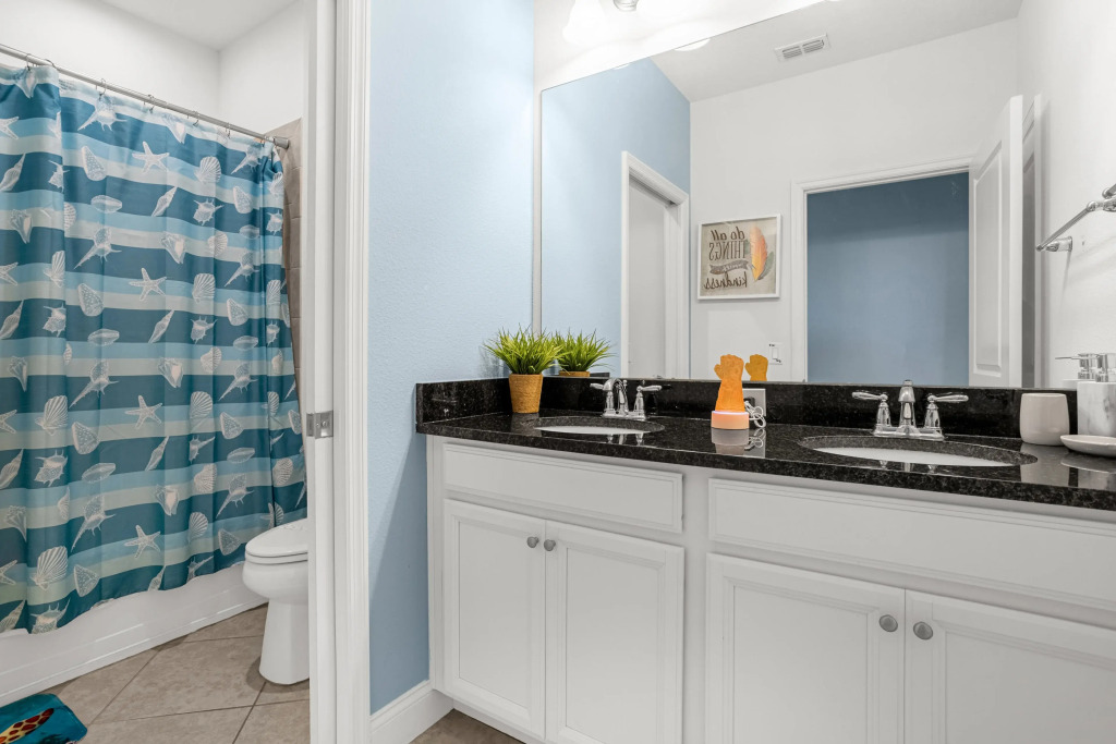 IfT318 4 Bedroom Luxury Condo!, DAVENPORT, US