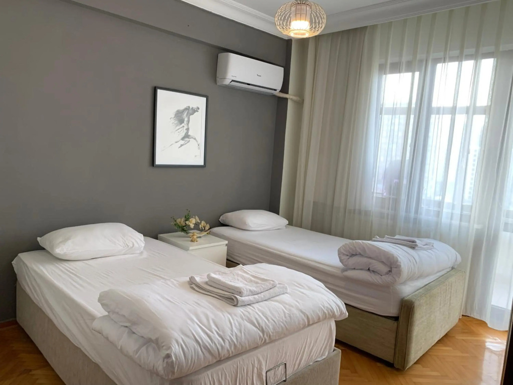 All air conditioned & Heated 3 Bedrooms Flat in the City