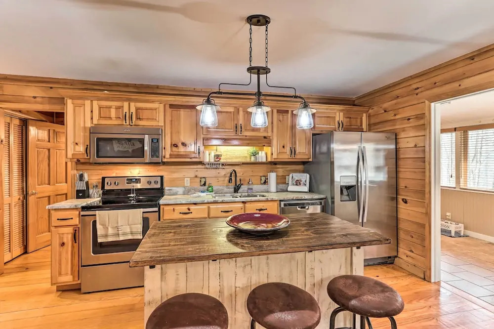 Stunning Ellijay Cabin w/ Community Amenities