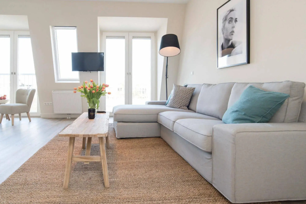 NEW! Modern Gallery Nassau Canal Suite
