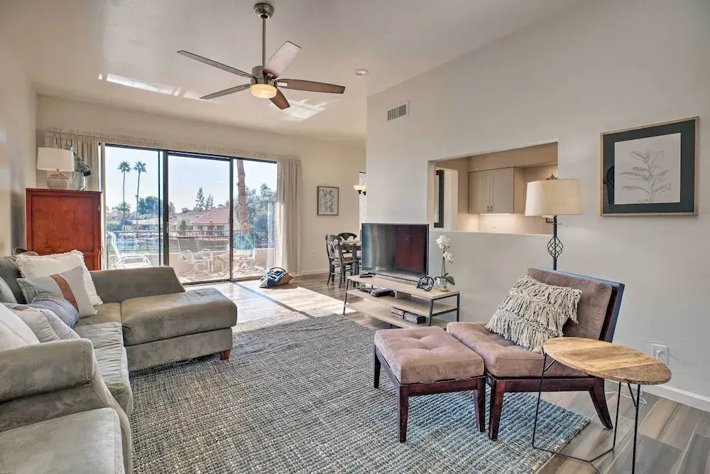 4 Mi to Asu: Lake-view Condo w/ Patio, Pool Access