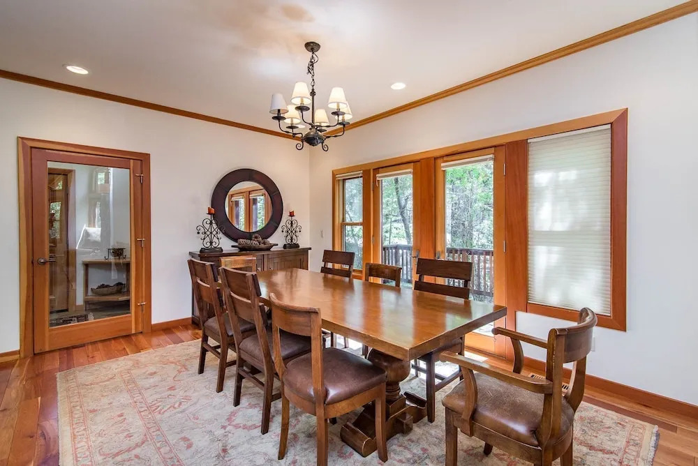 Cabin-esque Tahoe 4 Bedroom Home