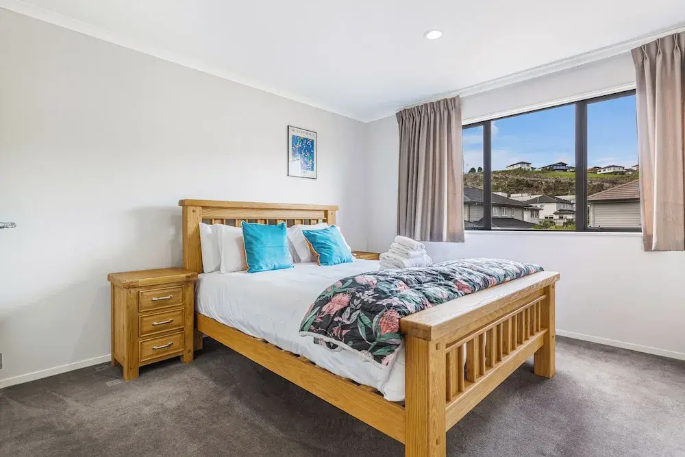 Comfy 4BR Home w Mt Wellington View Zodiak Stays