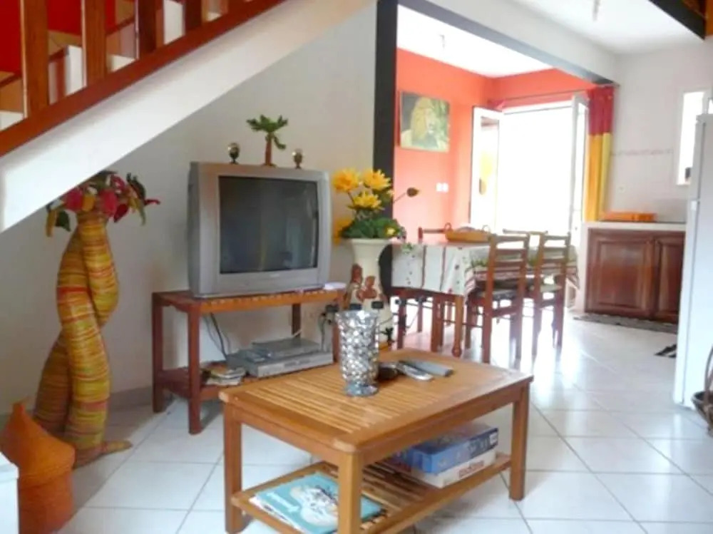 House with 2 Bedrooms in Saint Benoit, with Wonderful Mountain View, Furnished Garden And Wifi - 45 Km From the Beach
