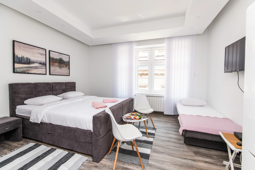 150sqm Apartment with 4 units! GREAT FOR GROUPS