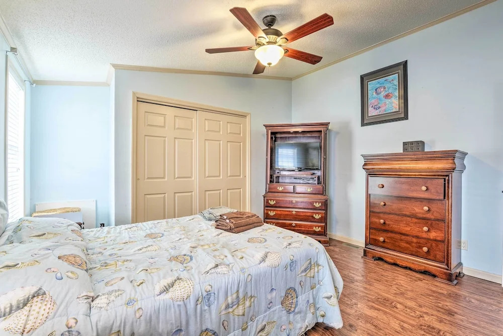 Surfside Beach Home w/ Resort Perks: Walk to Beach