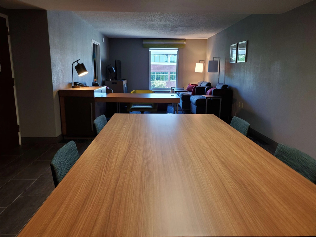 Hampton Inn & Suites Newtown