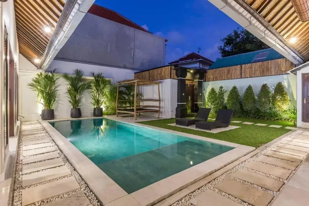 Oberoi new 4 bedr villa 5min walk from eat street&Beach