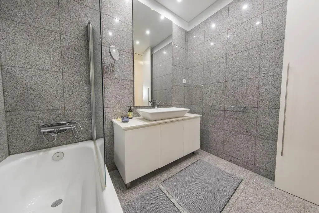Lovelystay - Downtown 2Bedroom Wonder