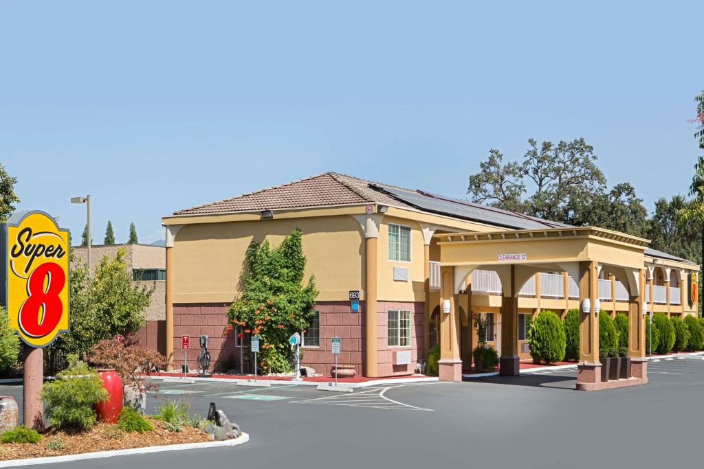 The Orchard Hotel Ukiah Wine Country Free Breakfast, Pool, & Hot Tub