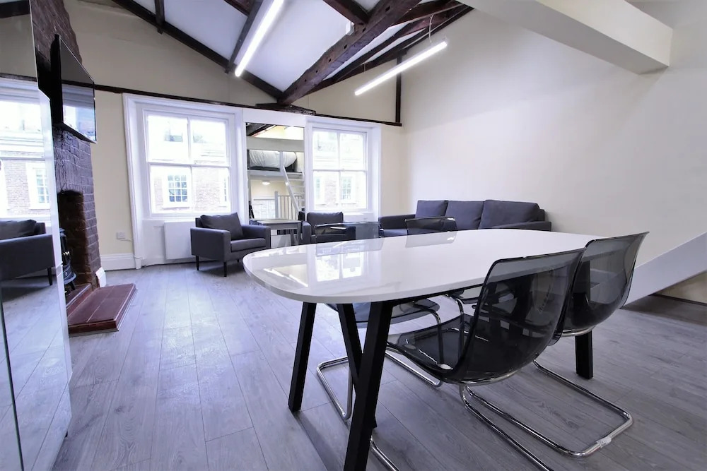 Stunning Loft Apartment In Knightsbridge