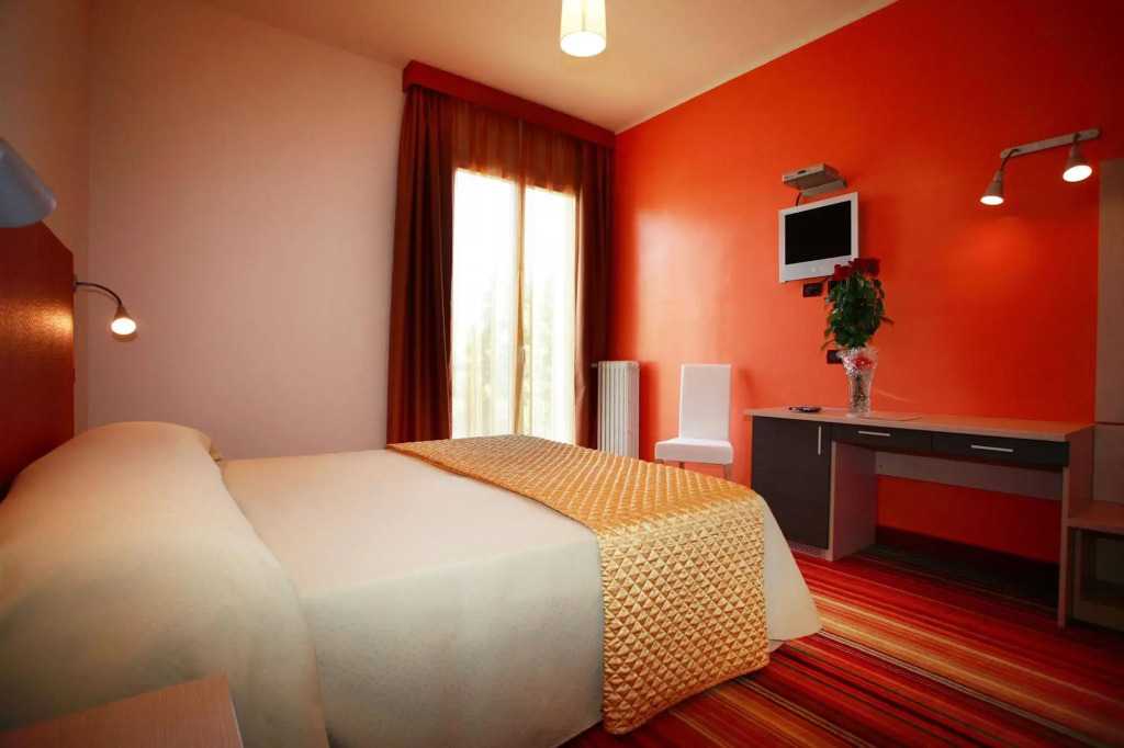 Hi Hotels Sirmione - Lakeview Pool