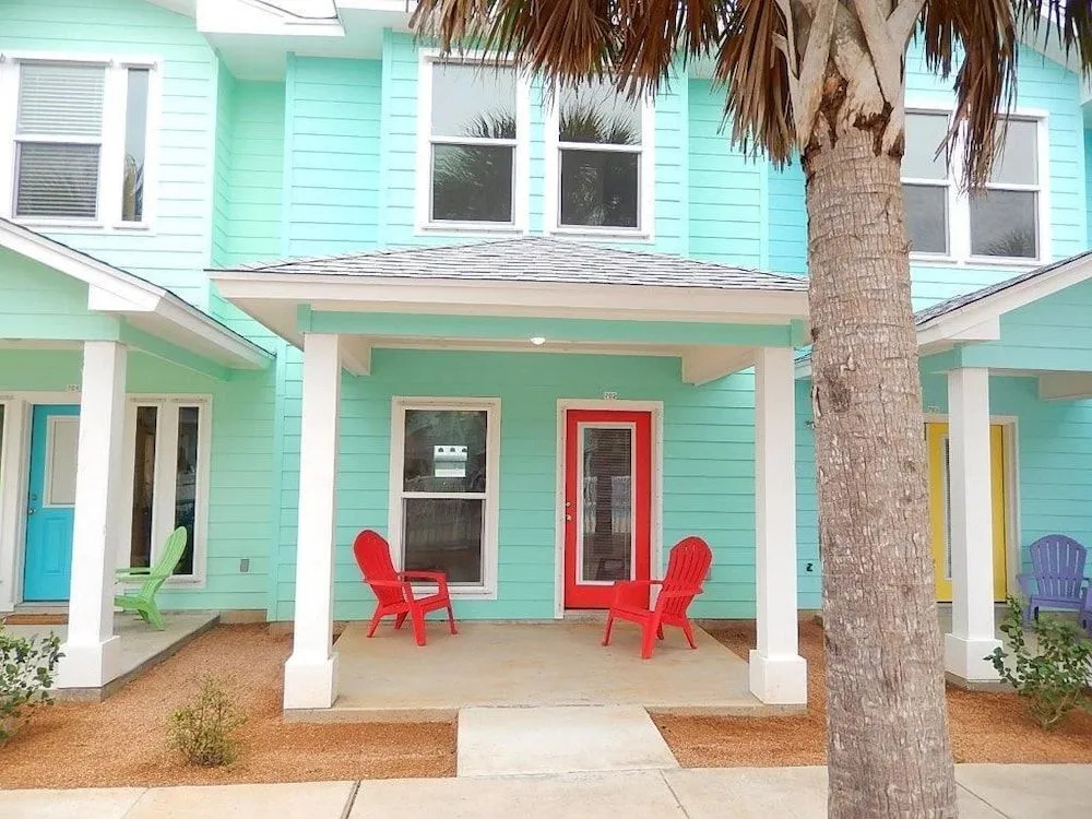 #702 The Commons - Casa Du Miel 3 Bedrooms 2.5 Bathrooms Townhouse