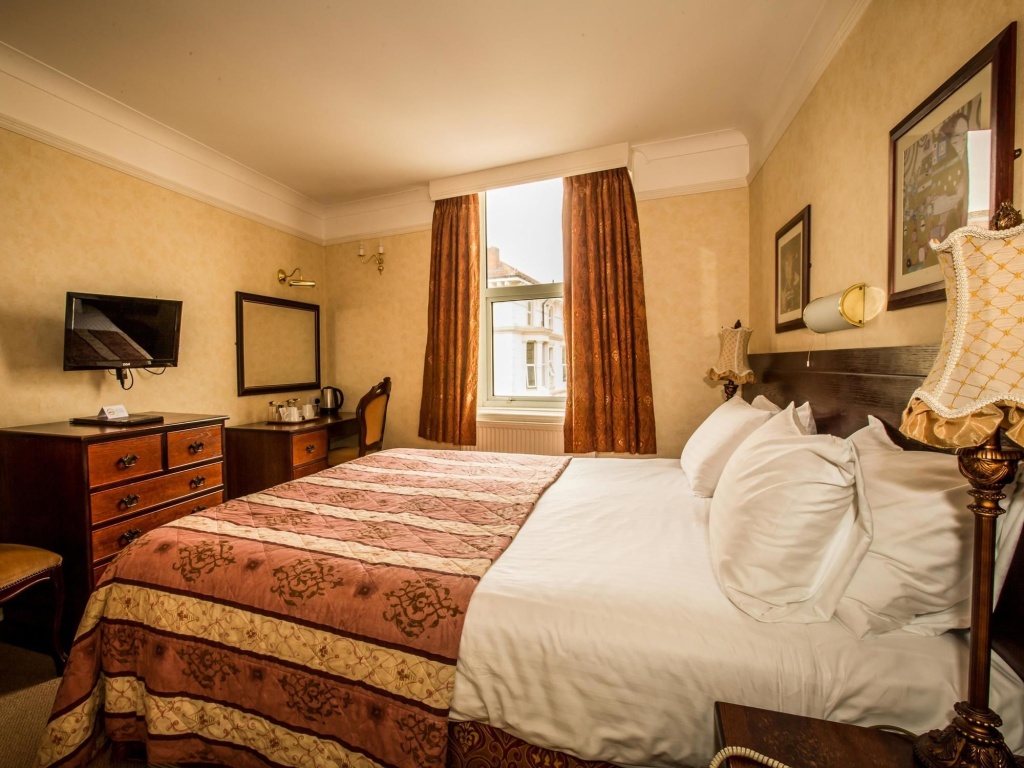 The Queens Hotel