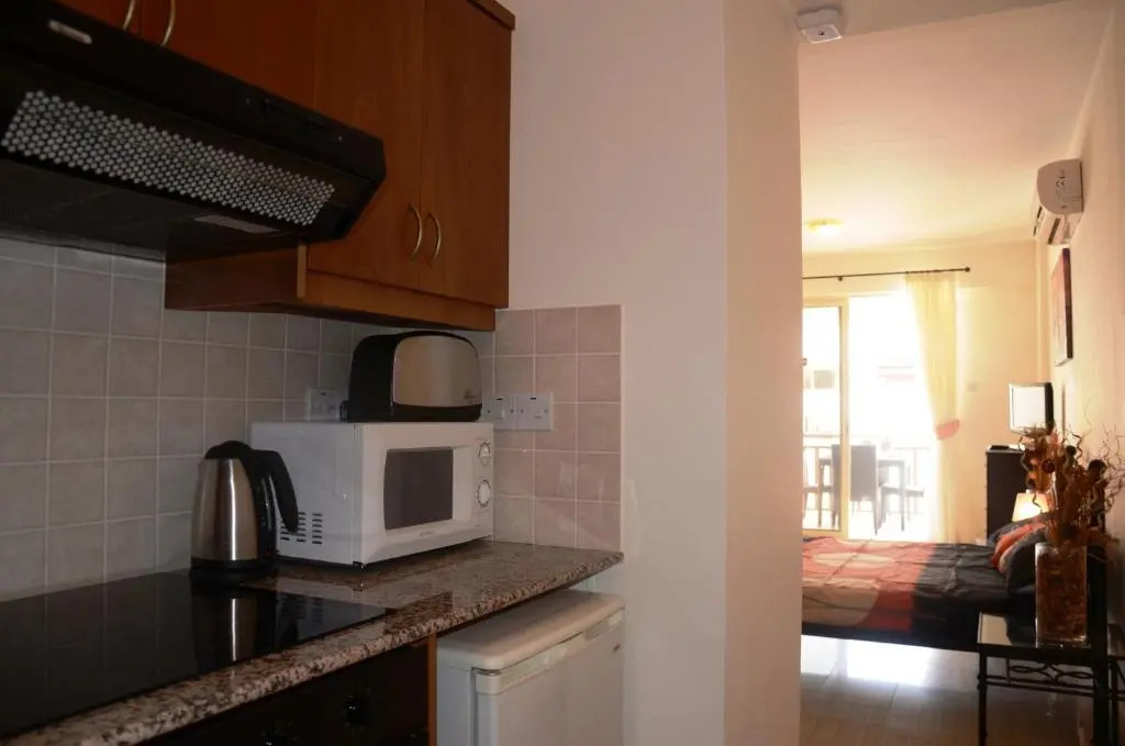 Studio with shower room E5, full kitchen, poolside, FREE WIFI