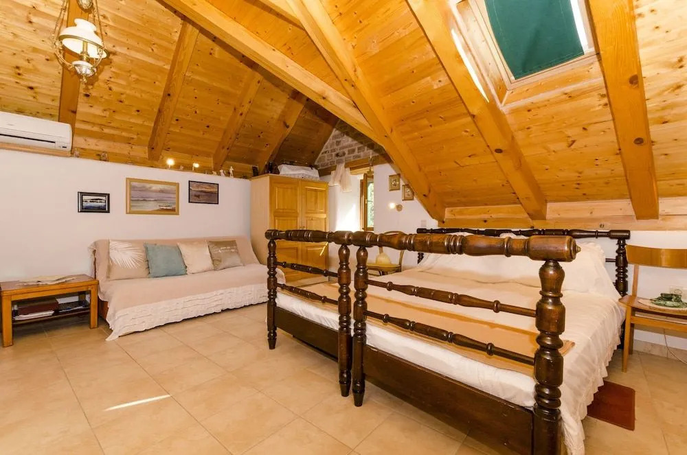 Apartments and Room Lucijo