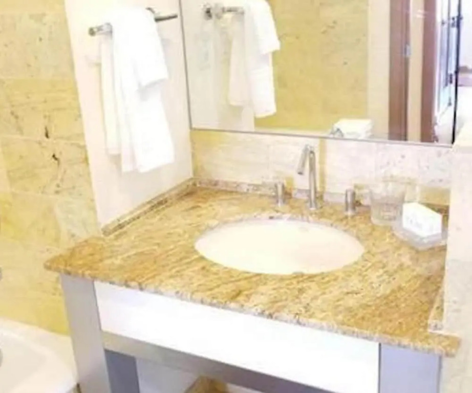 Beautiful Miami Brickell 2br2ba in Famed Conrad 4 Guests