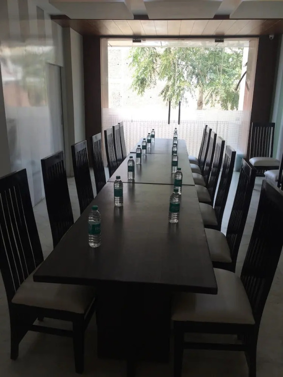 Grand Sparrow Inn