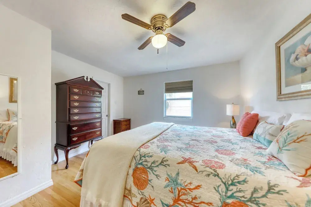 Dog-friendly Home With Beach Access & Deck - Snowbirds Welcome