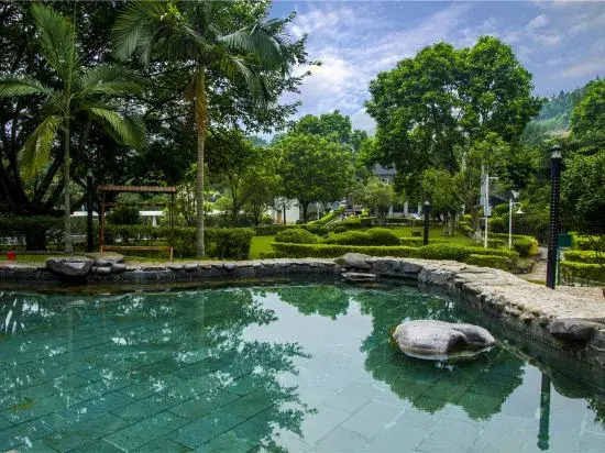 Hot Spring Forest Holiday Hotel