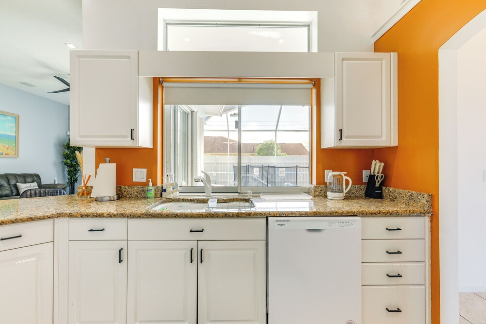 Heated Pool & Grill: Modern Port St Lucie Home