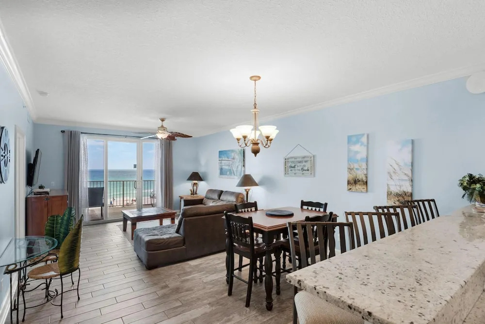 Twin Palms 402