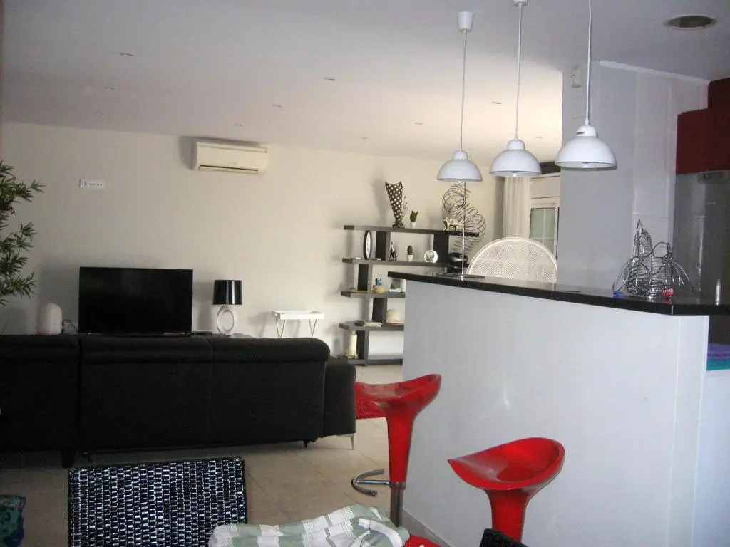 3 bedrooms villa with private pool and enclosed garden at Empuriabrava