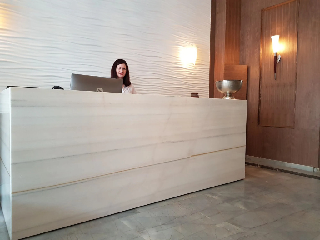 Redline Hotel