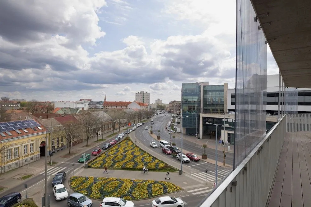 Parizs Garden Apartments