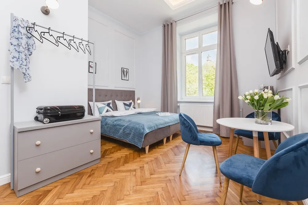 Travelers Best Choice - Old Town Guesthouse - by Upstairs