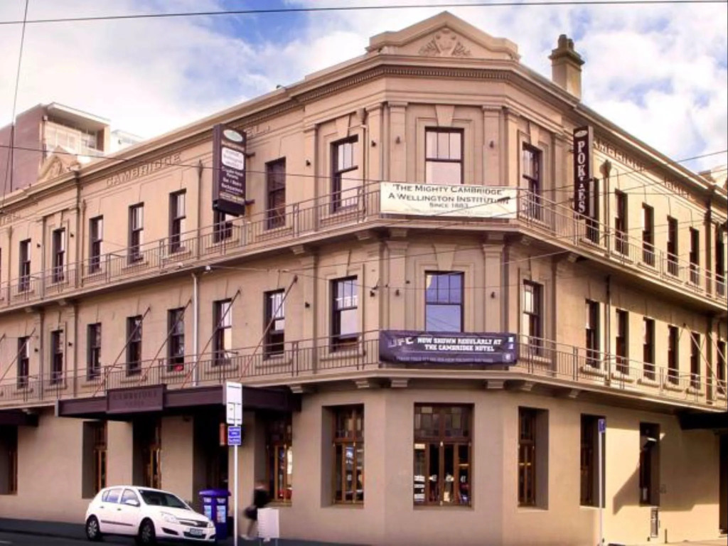 The Cambridge Hotel & Backpackers