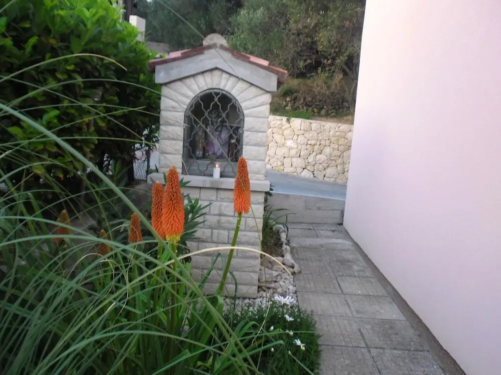 Two-Bedroom Apartment in Banjol