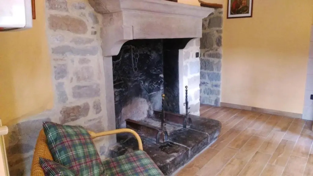 Charming house with shared pool in Caprese Michelangelo
