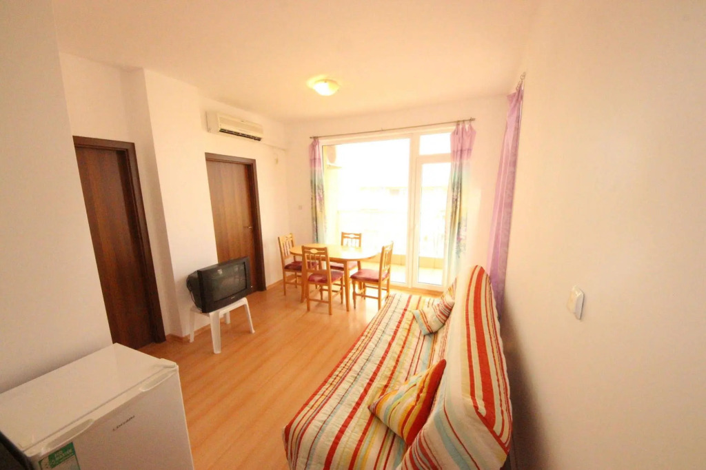 Apartment in Sunny Day 6