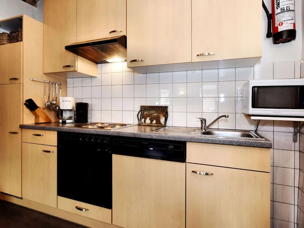 Lovely Holiday Home in Richelle With Barbecue