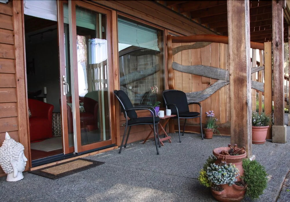 Salmonberry Inn