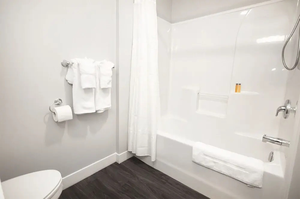 Modern 3BR Unit on Jessie Ave With Insuite Laundry