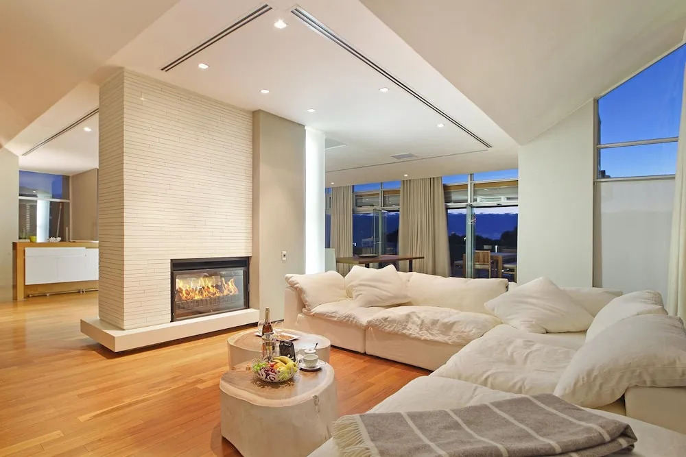 Sea View 3bed Apt w Pool Near Beaches Glen Sunsets