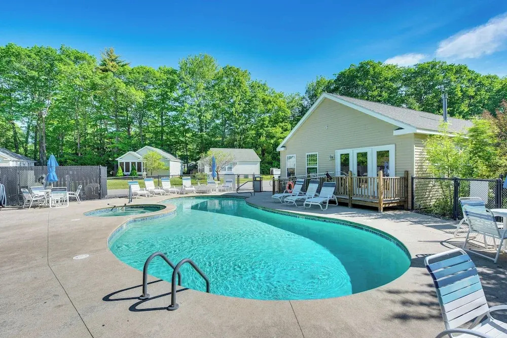 Charming Coastal Cottage with Pool Access!