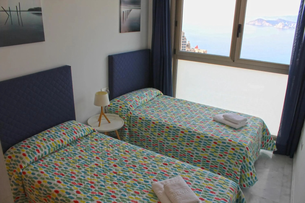 Two bedroom apartment with sea views - Floor 33