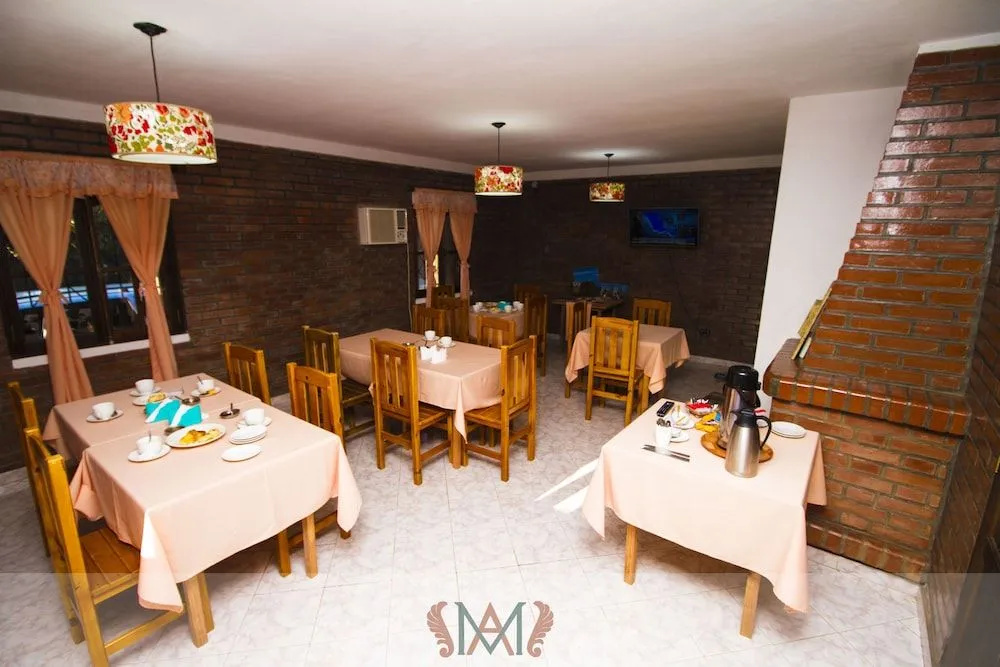 Madre America Hotel & Hostel