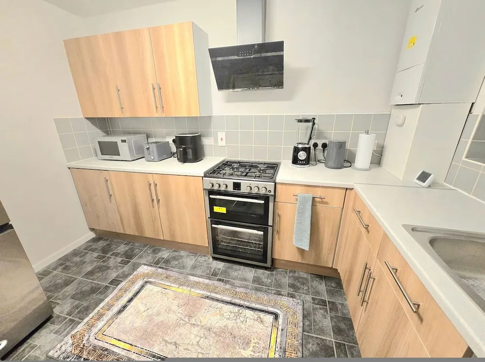 Hornchurch Cozy 2-bed Flat With Street Parking