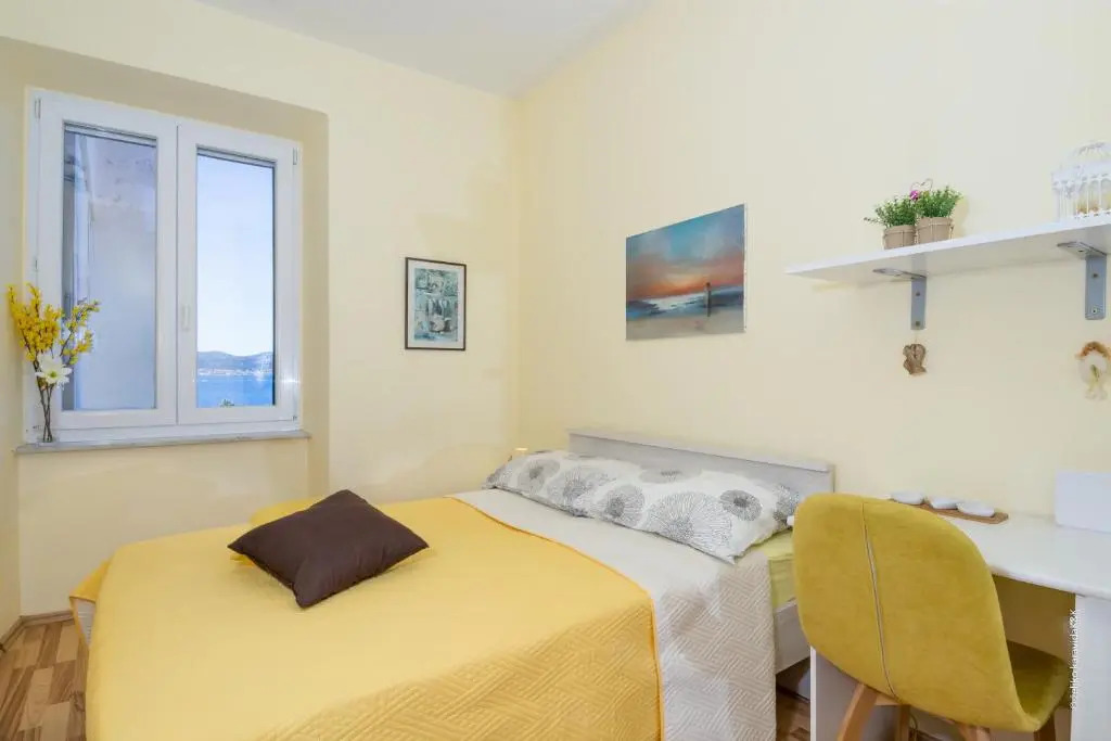 Vera Apartments with Sea view and Old town view