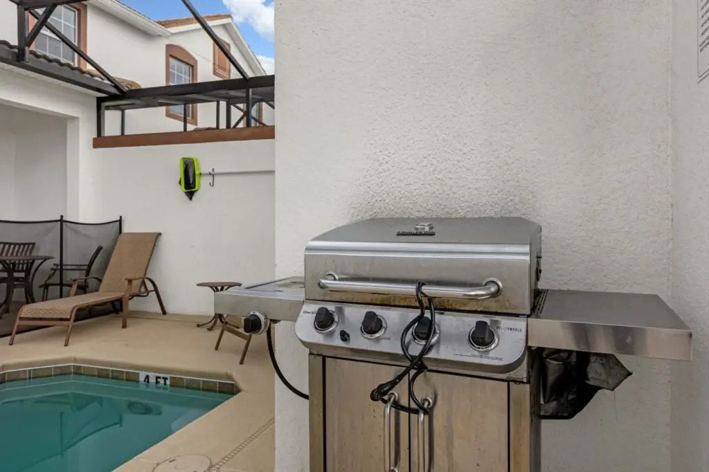 5 Bedrooms 4 Bathrooms Storey Lake 4806 Cs