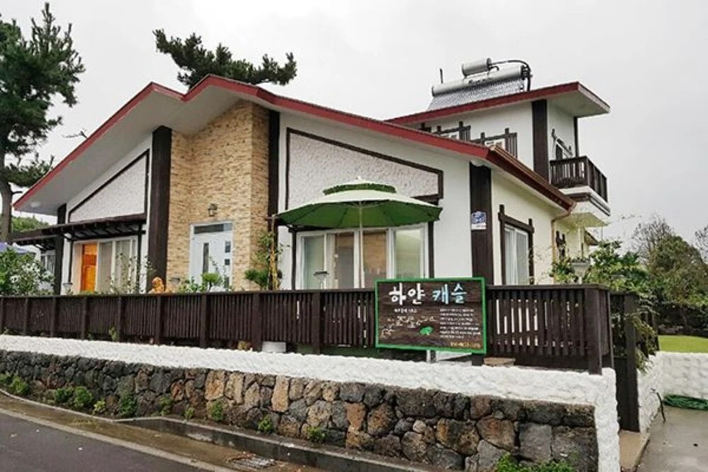 Seogwipo White Castle Pension